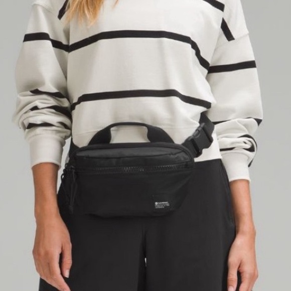 NWT Lululemon All Day Essentials Belt Bag in black - Picture 2 of 9